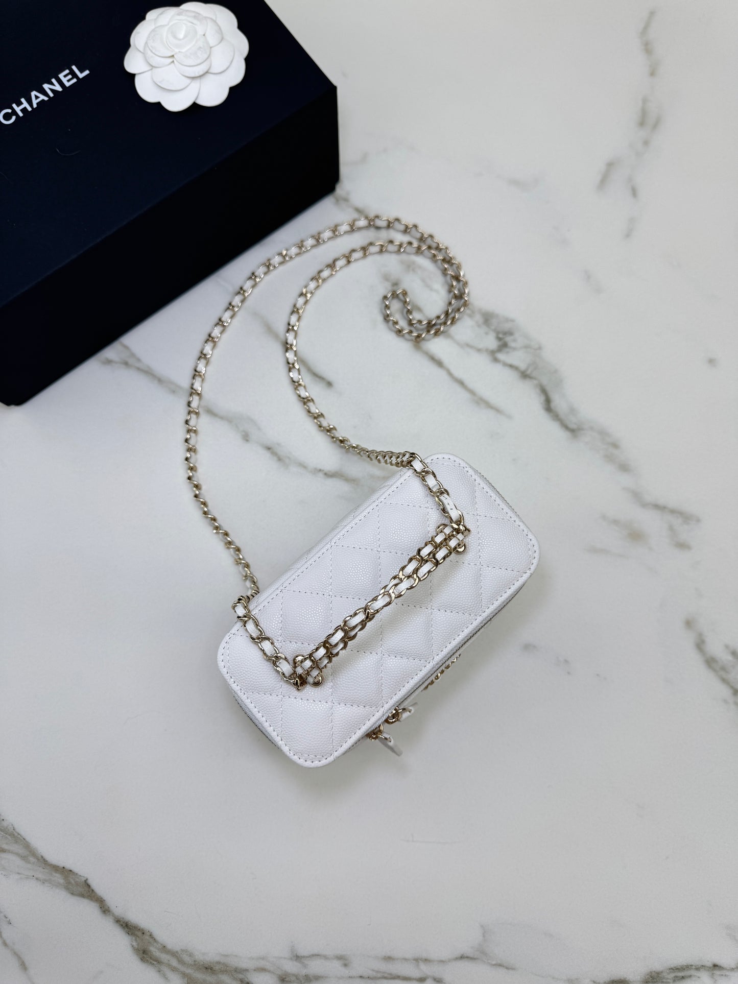 CHANEL 26S 交叉手柄長盒子 白色