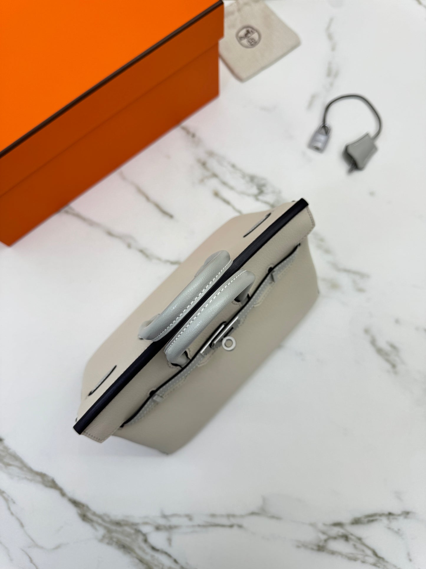 HERMES Birkin 25 SO 奶昔白拼珍珠灰 山羊皮 拉絲銀扣
