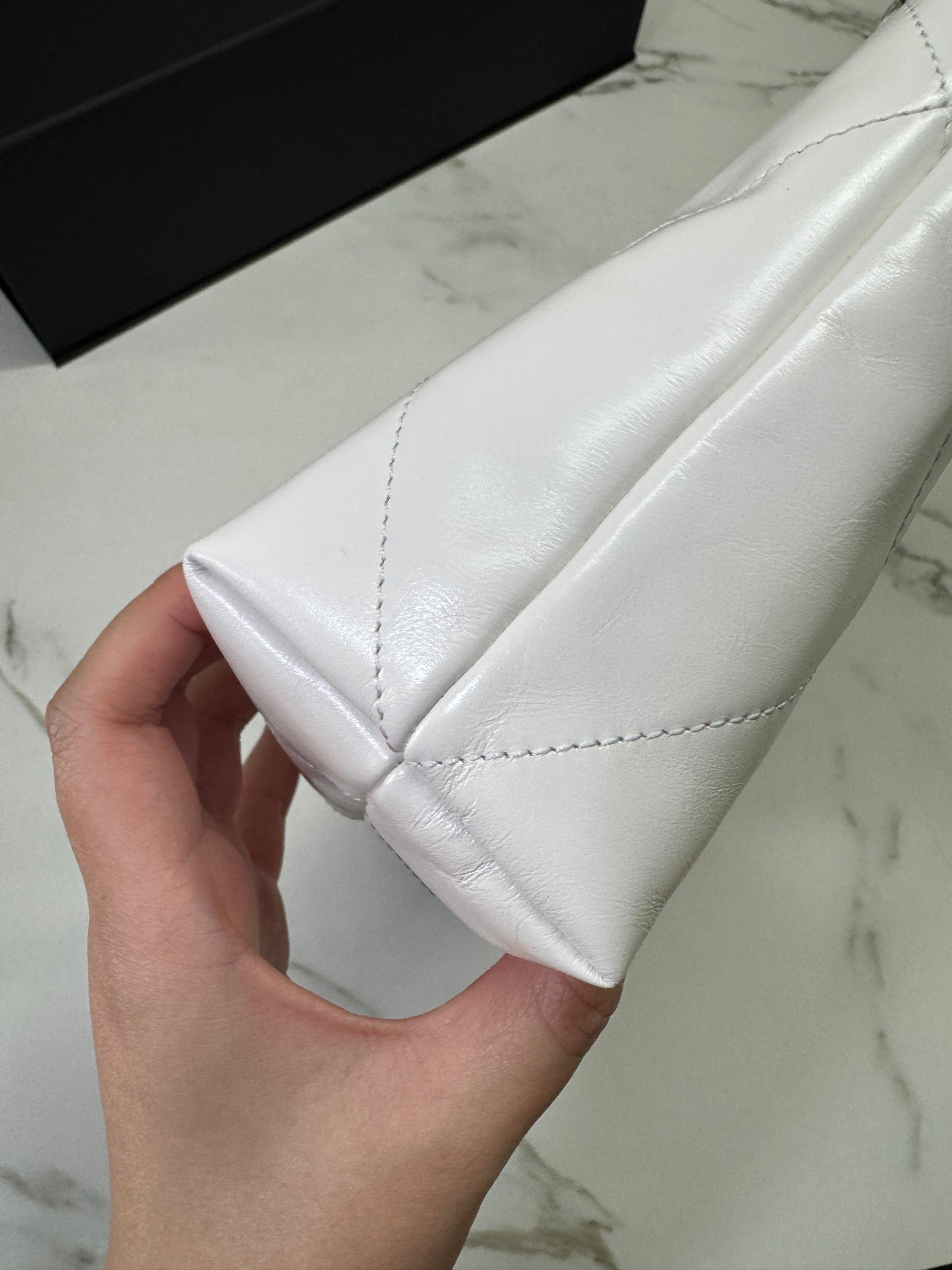 CHANEL 22 Bag Medium 白銀