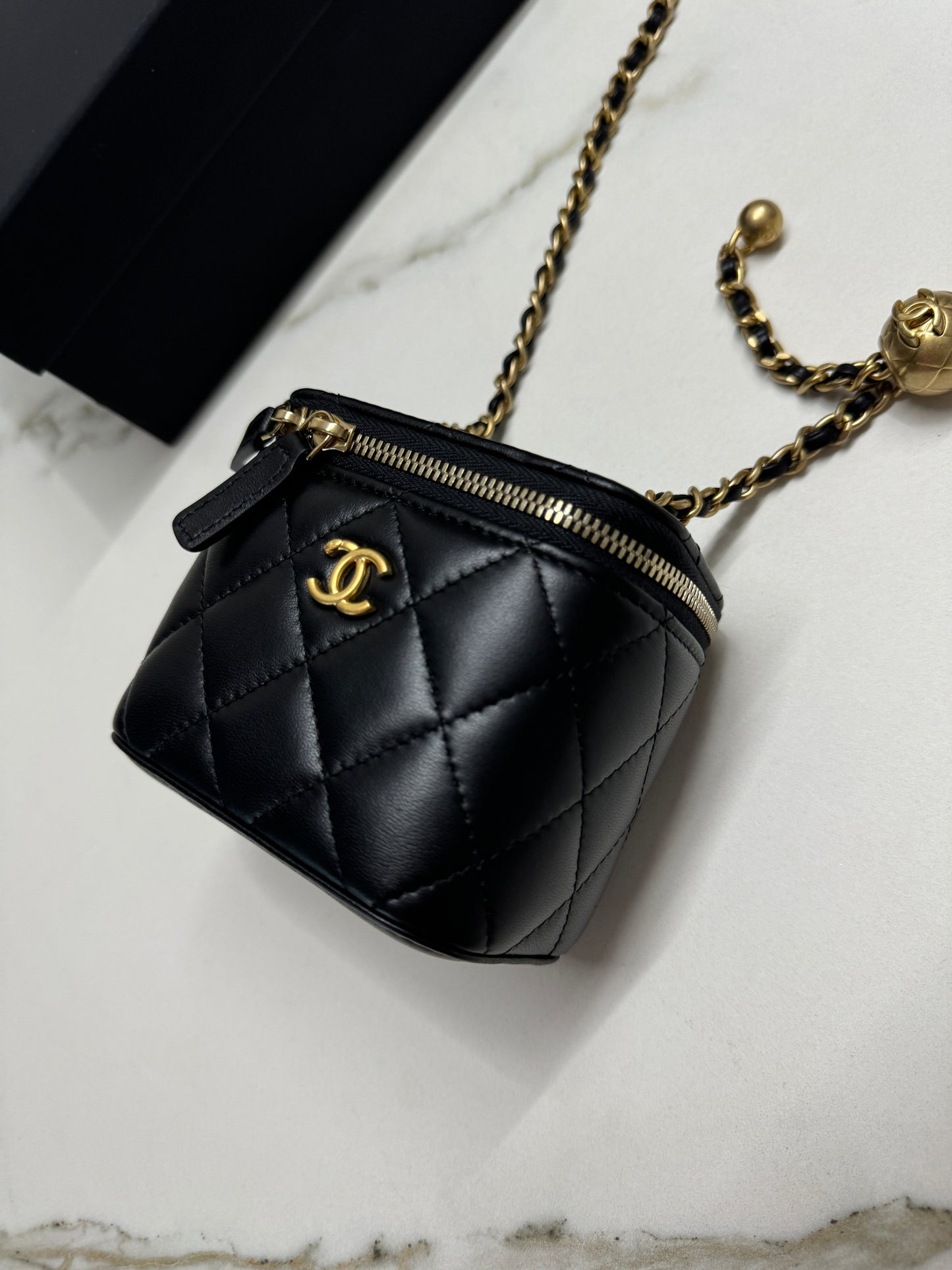 CHANEL 金球小盒子 黑色羊皮