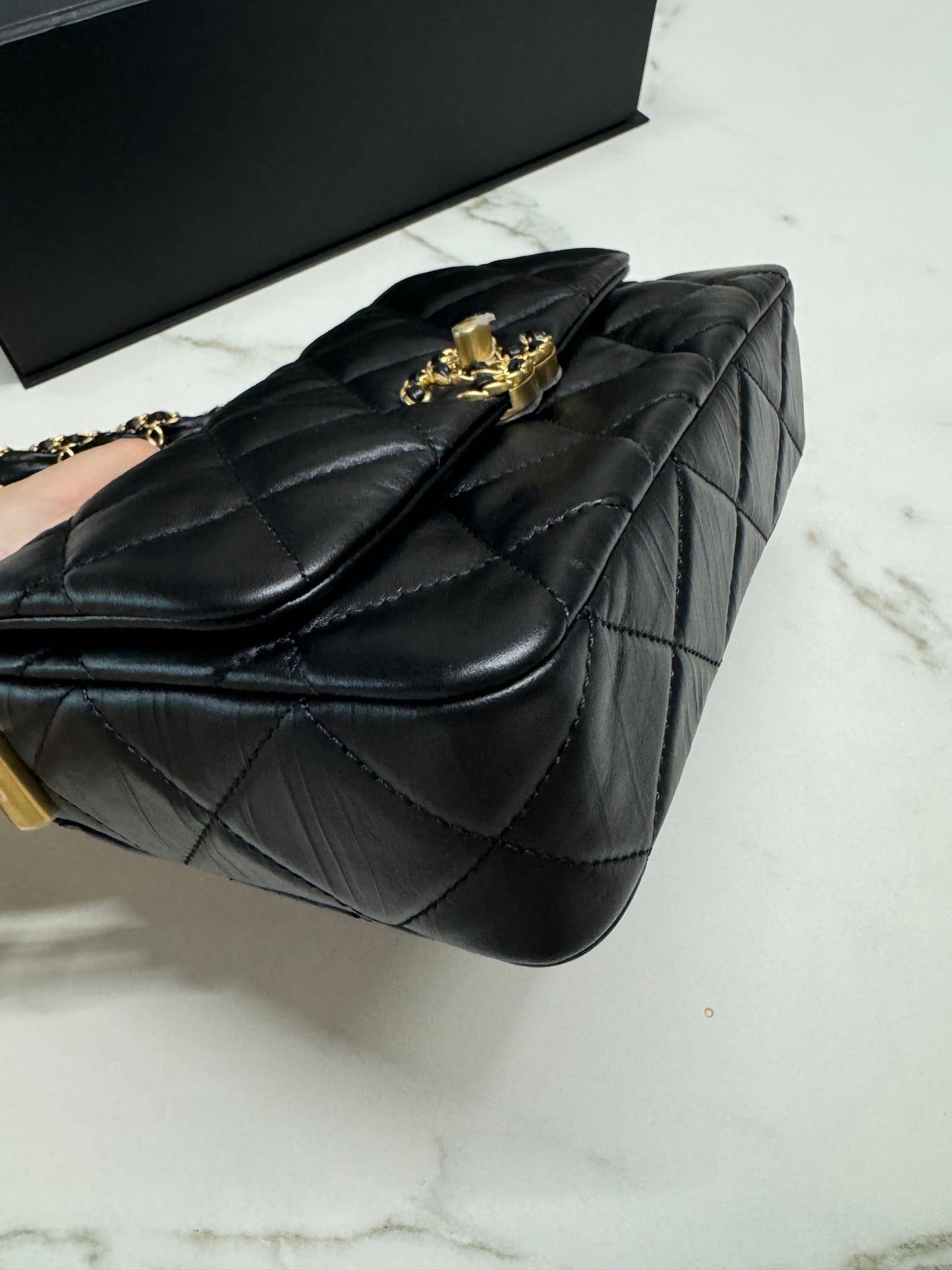 CHANEL 19系列 豆腐包 皺摺牛皮 黑色