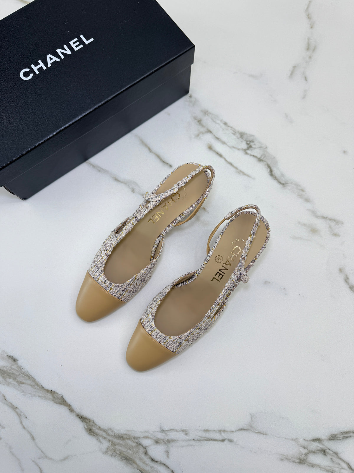 CHANEL 21P 杏色拼米黃紫Tweed Slingback