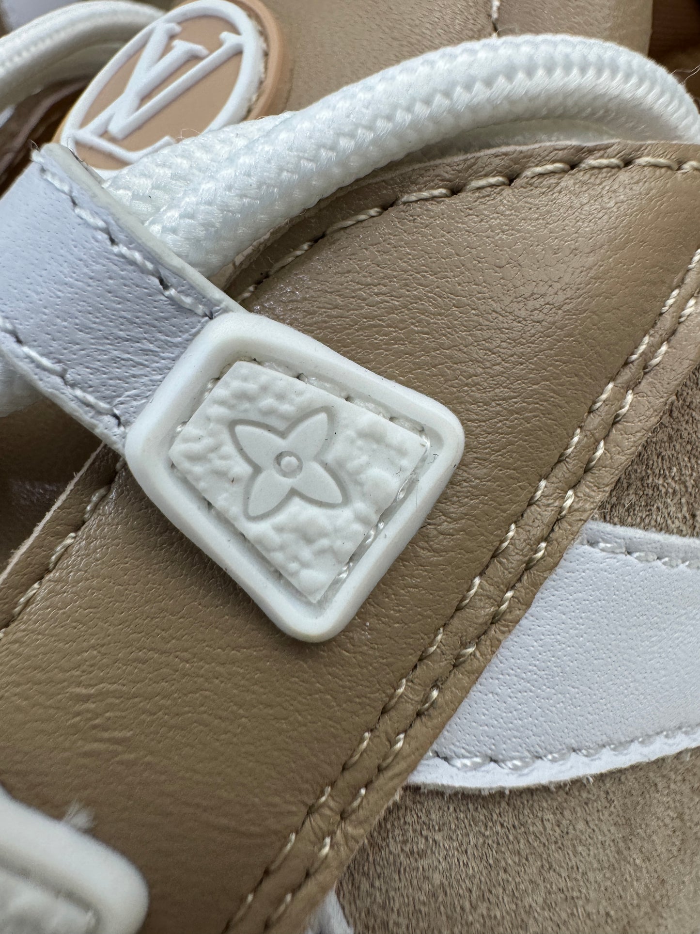 LV Sneakerina 卡其色