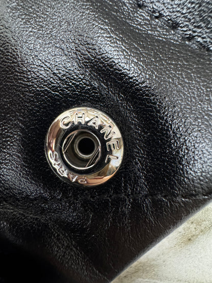 CHANEL 22Bag So Black Small