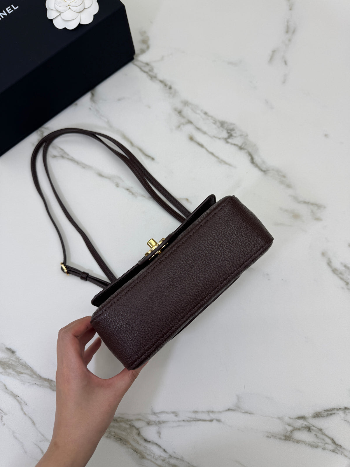 CHANEL Mini Maxi Flap 巧克力色