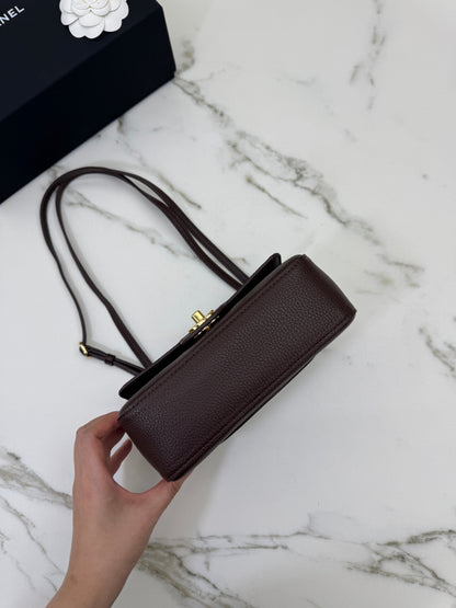 CHANEL Mini Maxi Flap 巧克力色