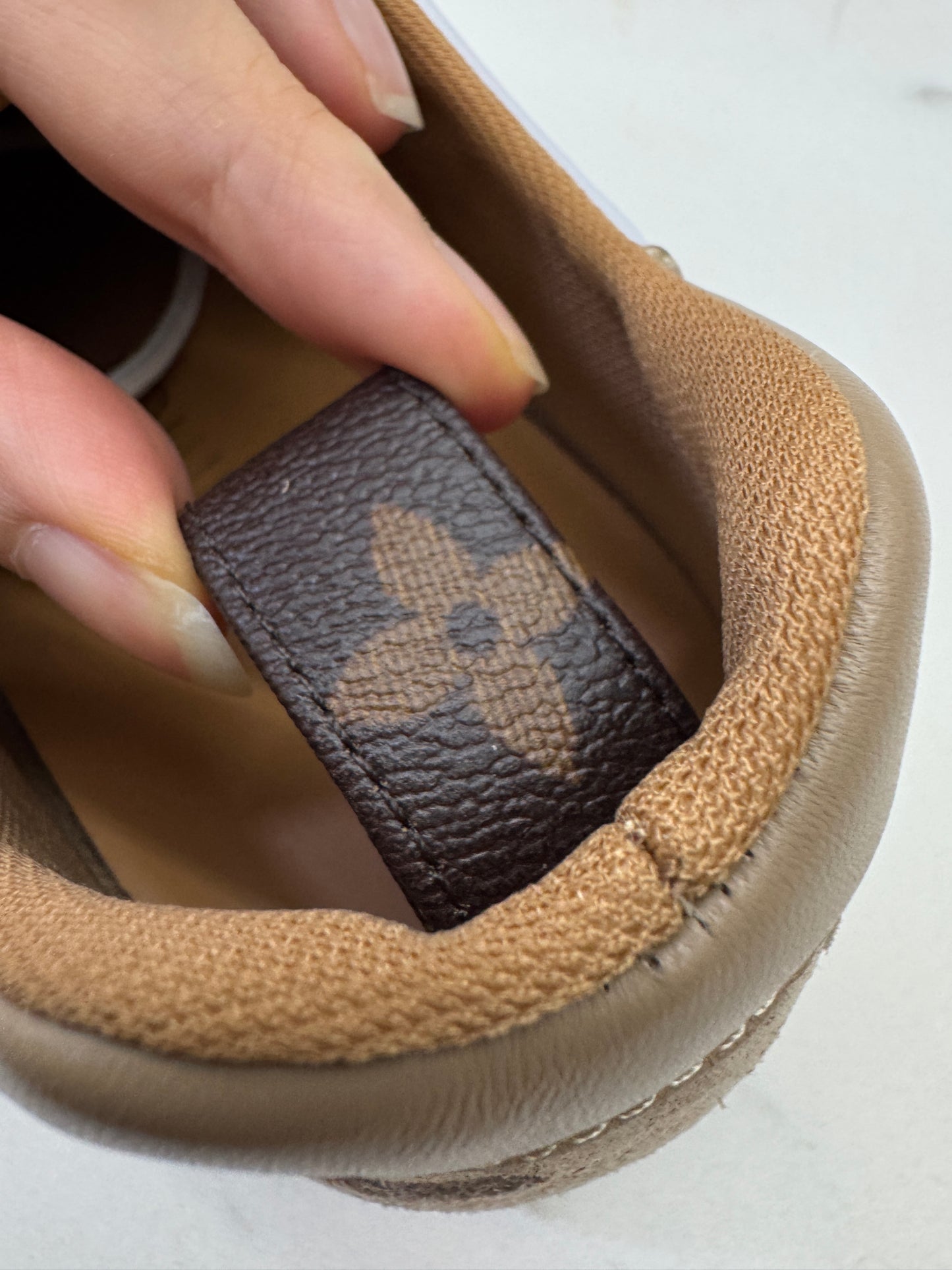 LV Sneakerina 卡其色