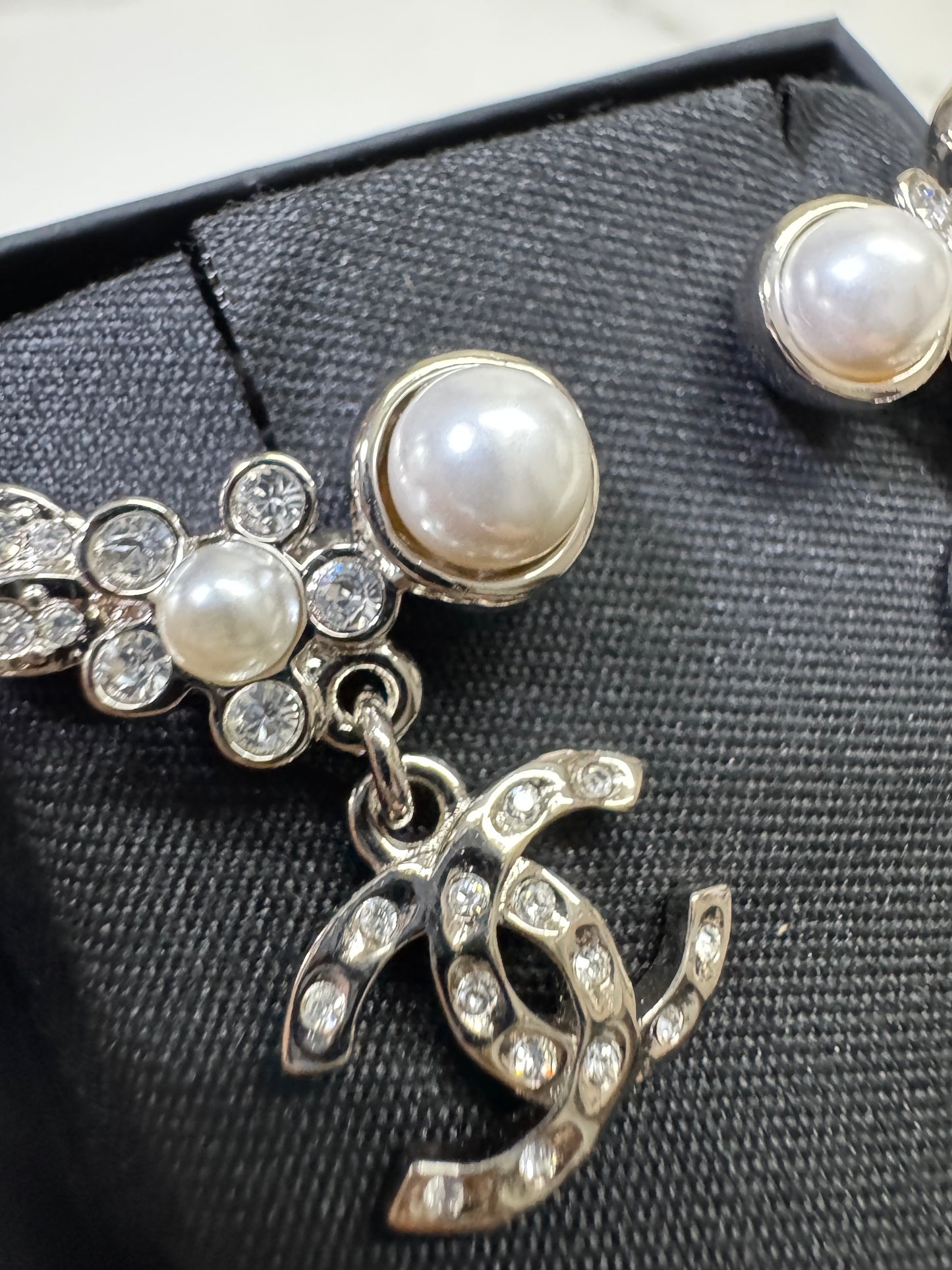 CHANEL 21V 珍珠水鑽耳環