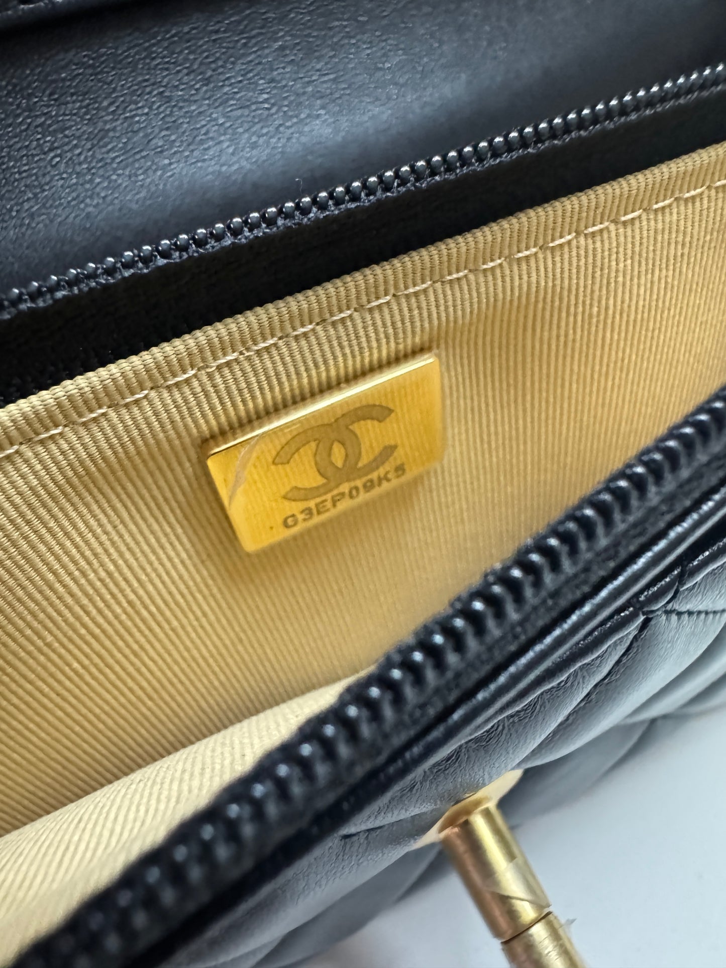 CHANEL woc 24A 琺瑯調節扣 羊皮 黑