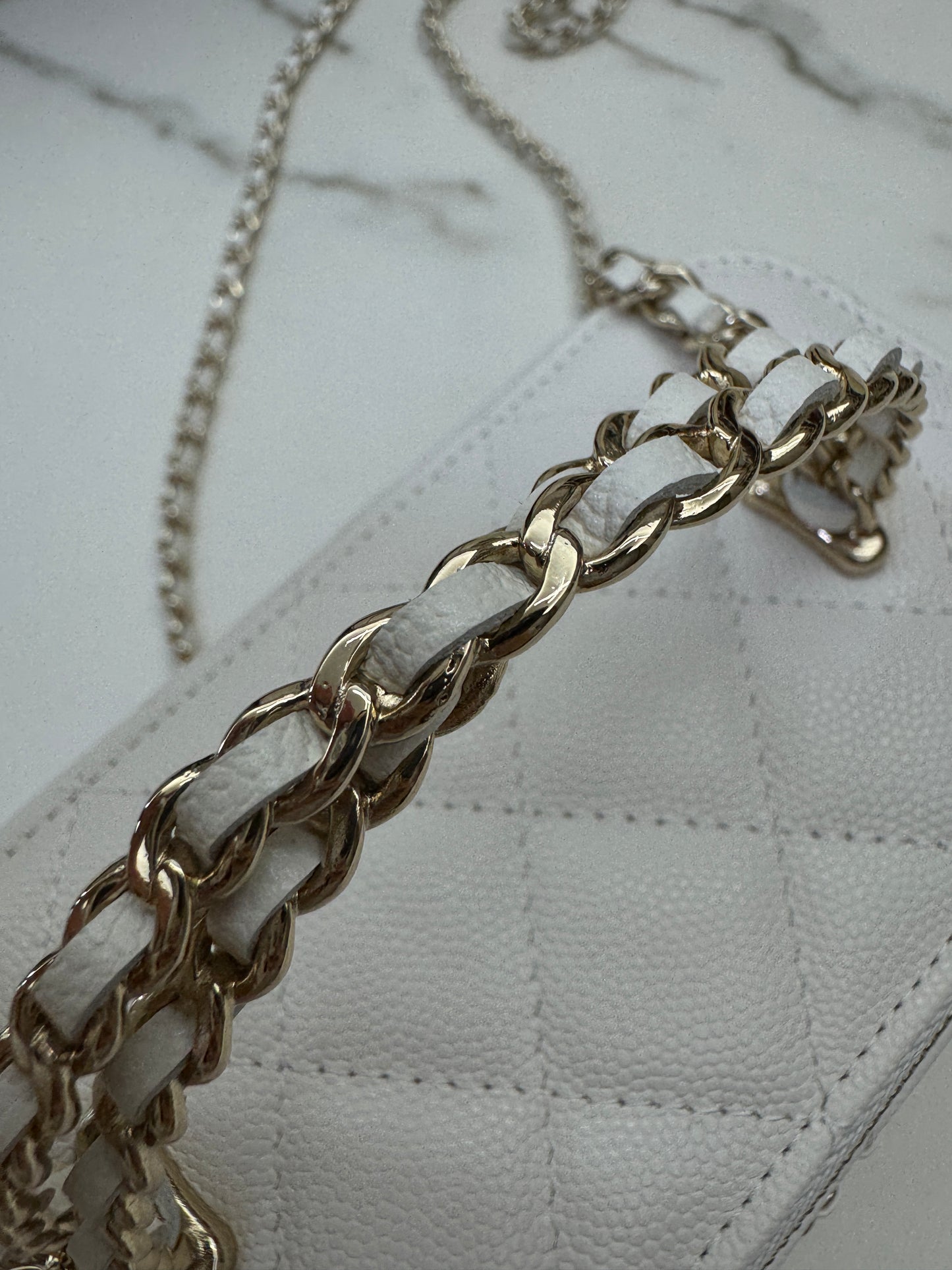 CHANEL 26S 交叉手柄長盒子 白色