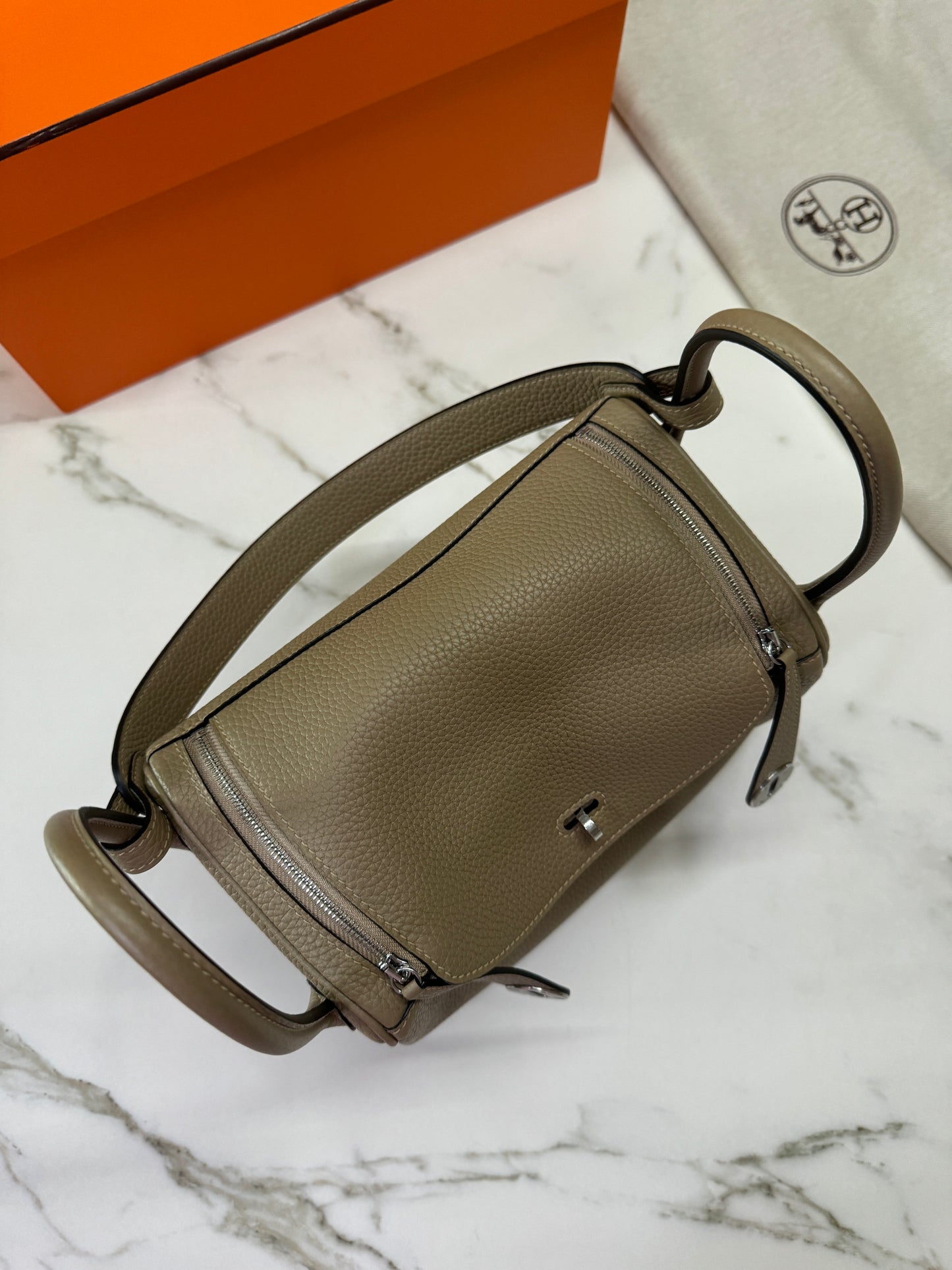 HERMES Lindy26 馬爾法米 銀扣 TC