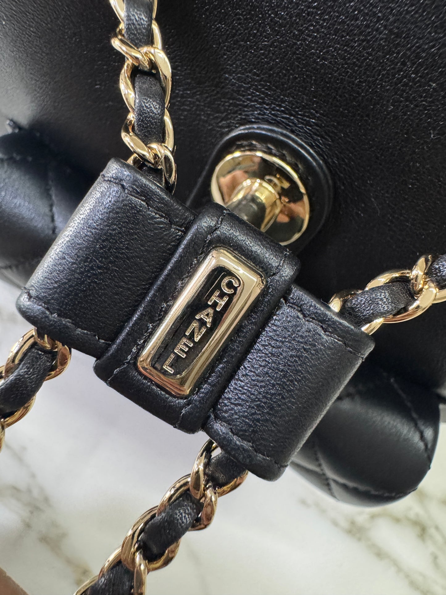 CHANEL Duma 胎牛皮 黑色 Small