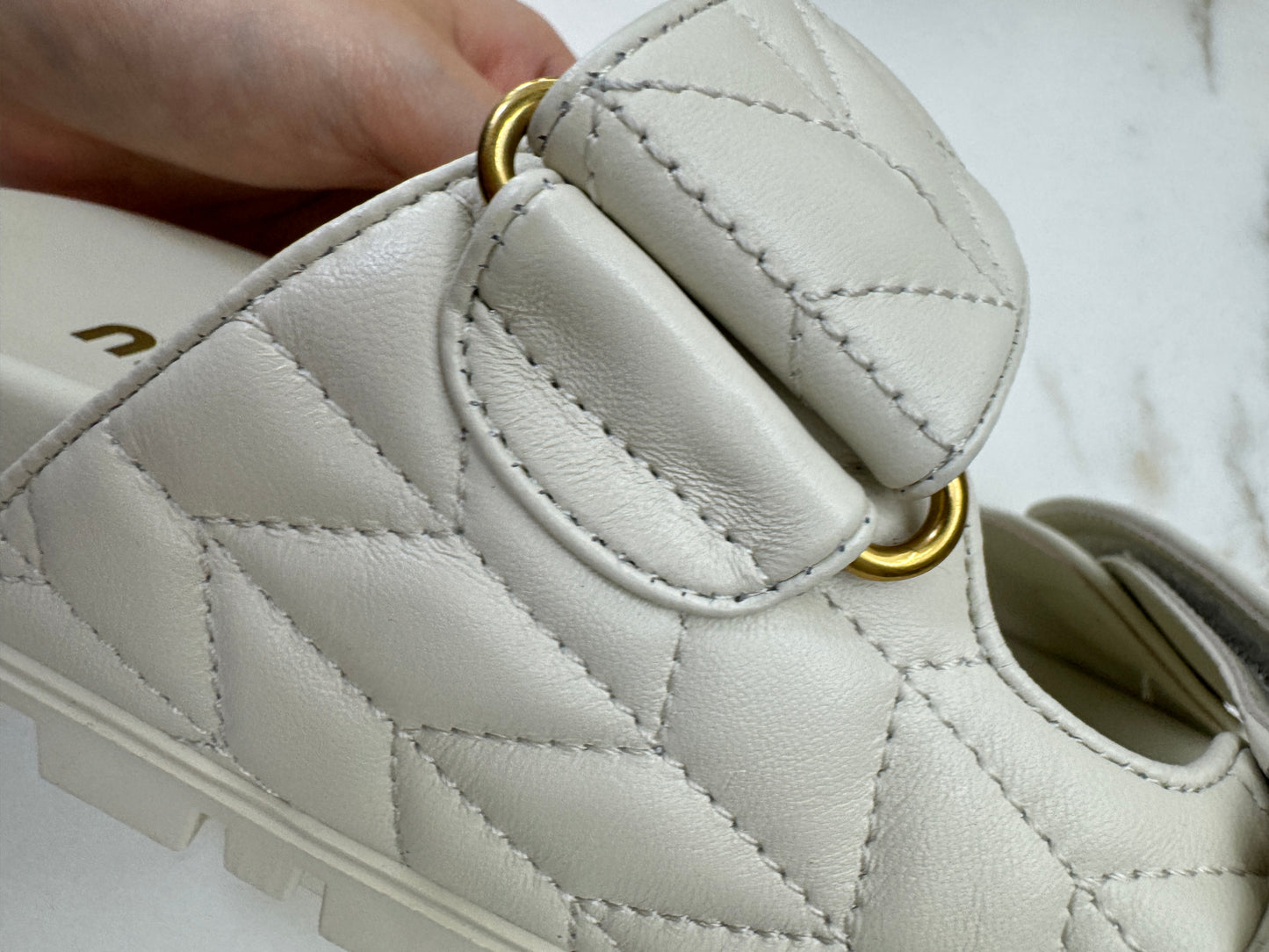 MIU MIU 魔術貼涼鞋 米白色羊皮