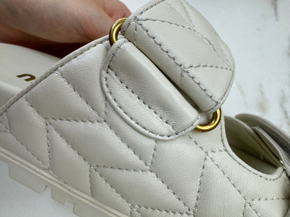 MIU MIU 魔術貼涼鞋 米白色羊皮