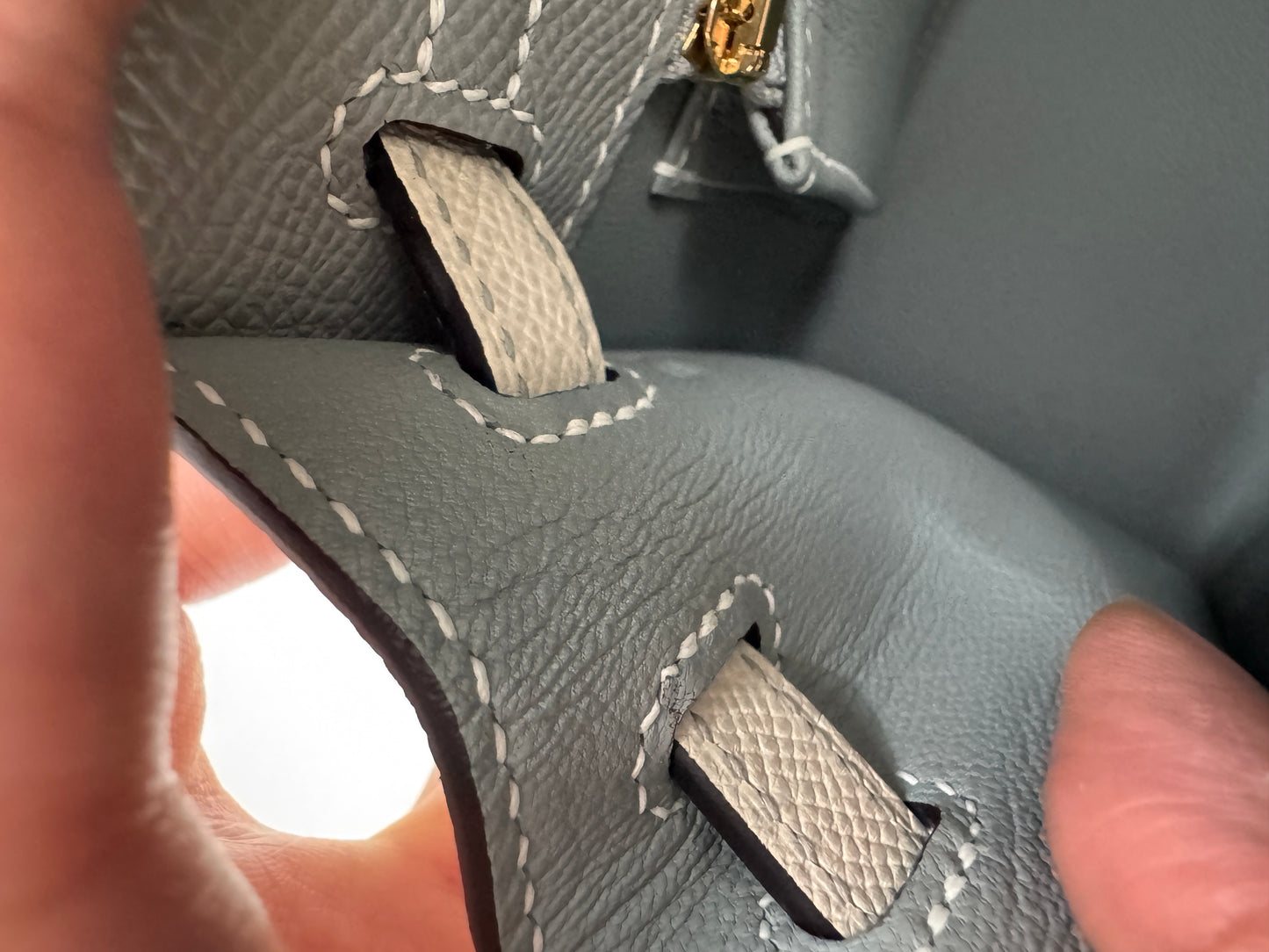 HERMES Kelly 25 冰川藍拼奶昔白 Epsom 香檳金扣 8U Bleu Glacier/ 10 Craie PBHW