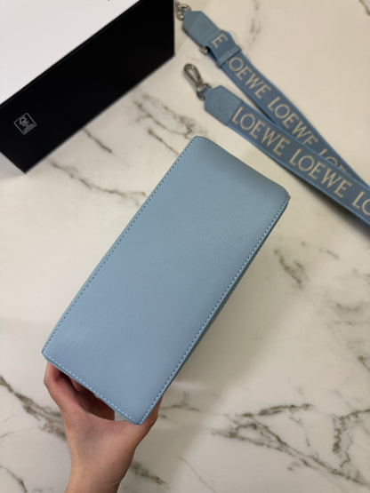 LOEWE Puzzle Small 天藍色
