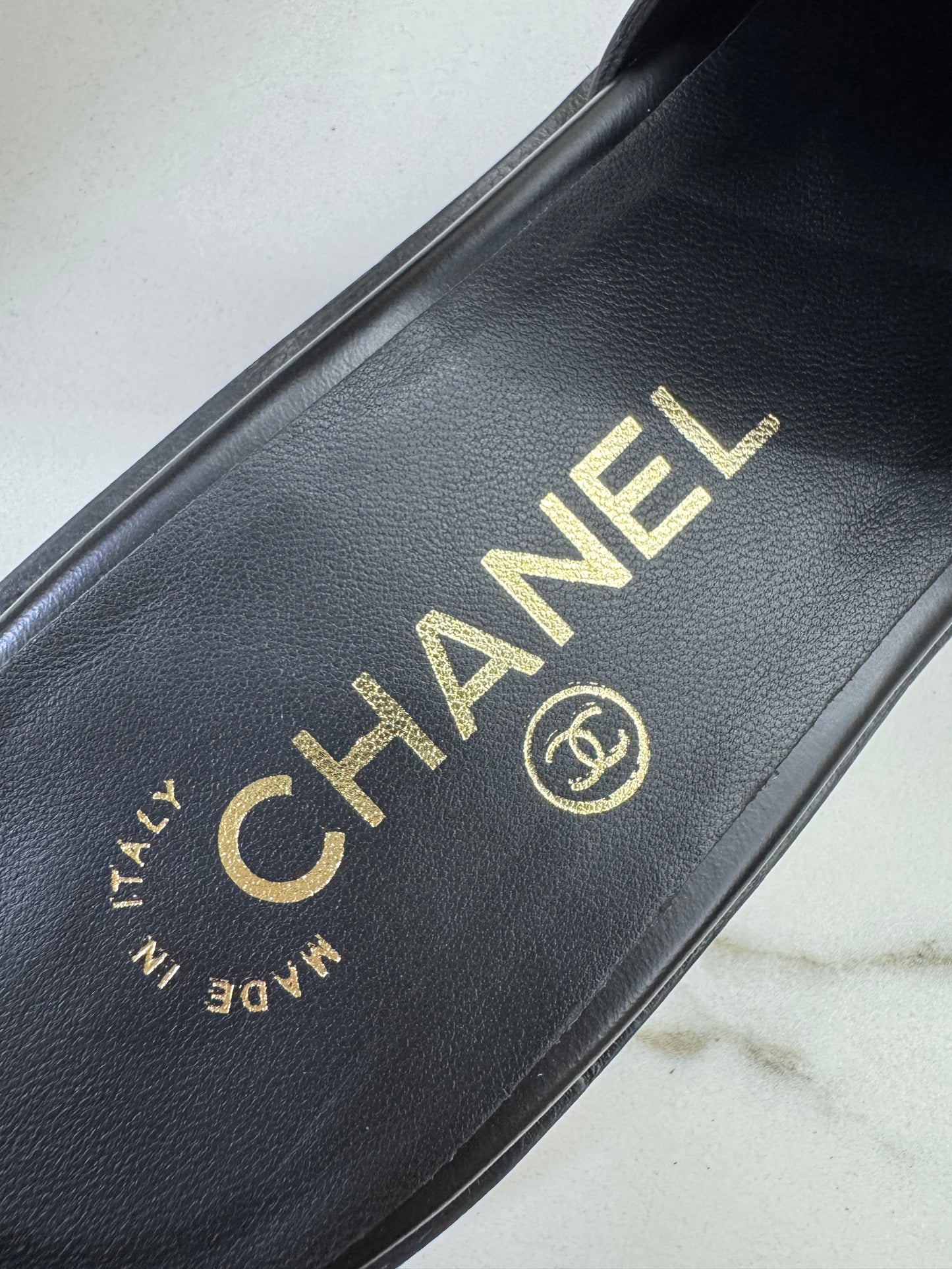 CHANEL 25P水鑽扣樂福Slingback