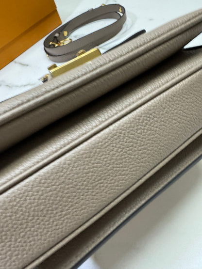 LV Pochette Metis 大象灰