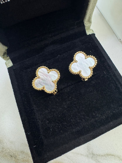 VCA Vintage Alhambra Earrings 白貝母金色