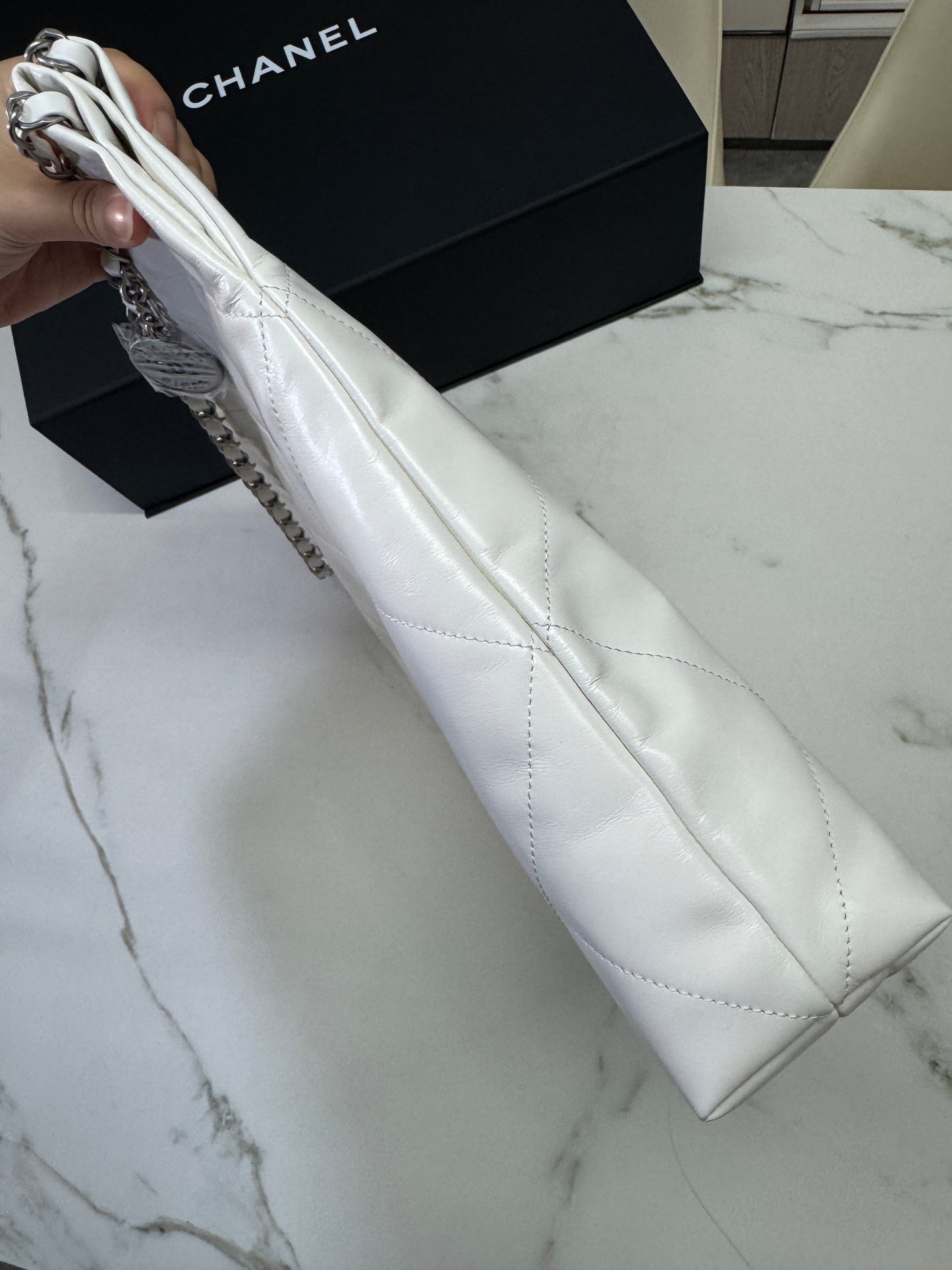 CHANEL 22 Bag Medium 白銀