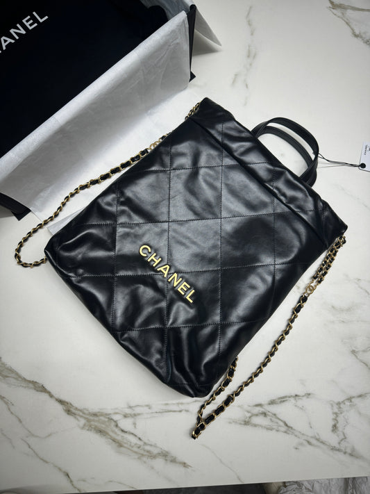 CHANEL 22 Backpack 黑金