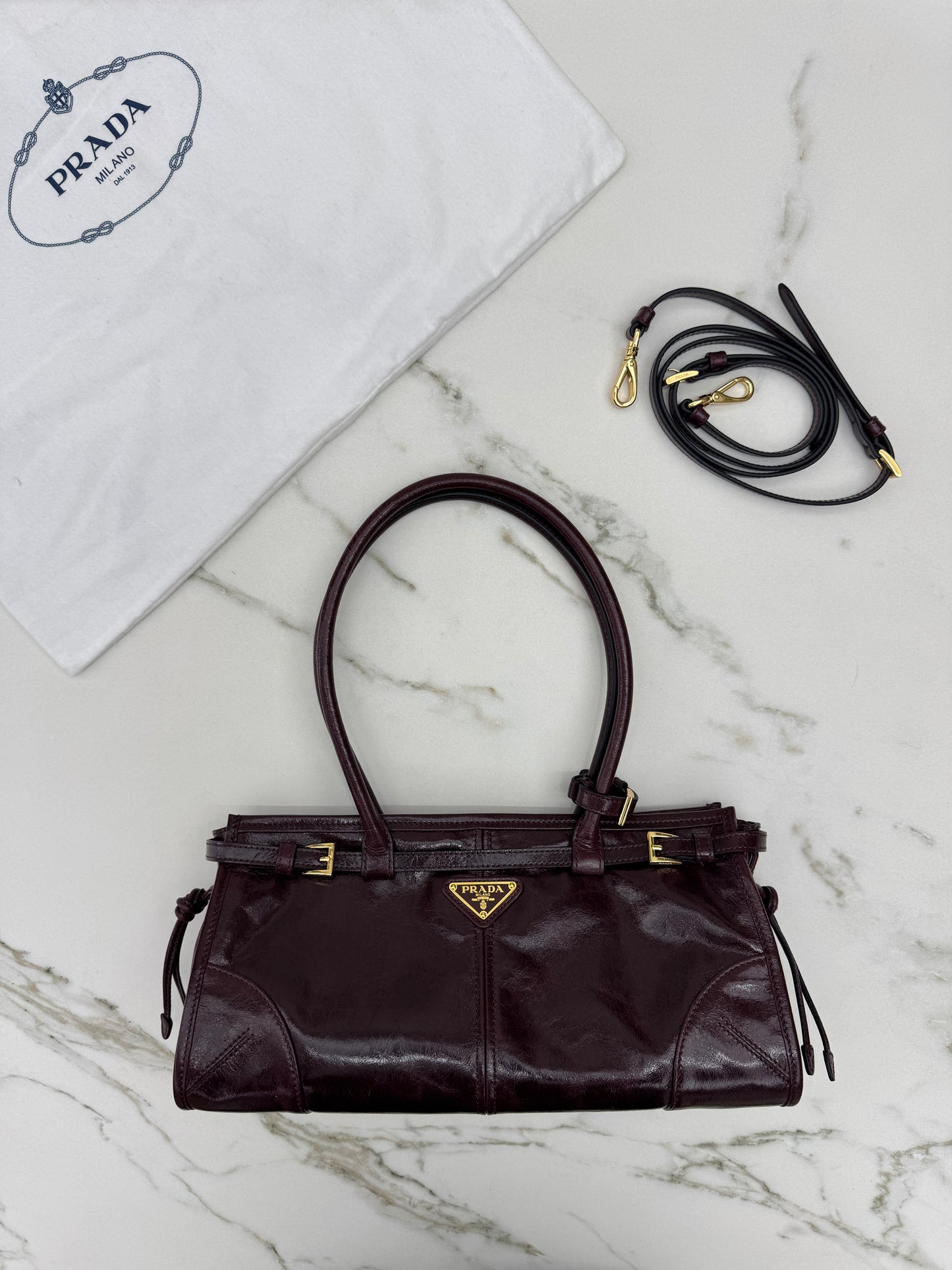 PRADA Bonnie Medium 酒紅油臘皮
