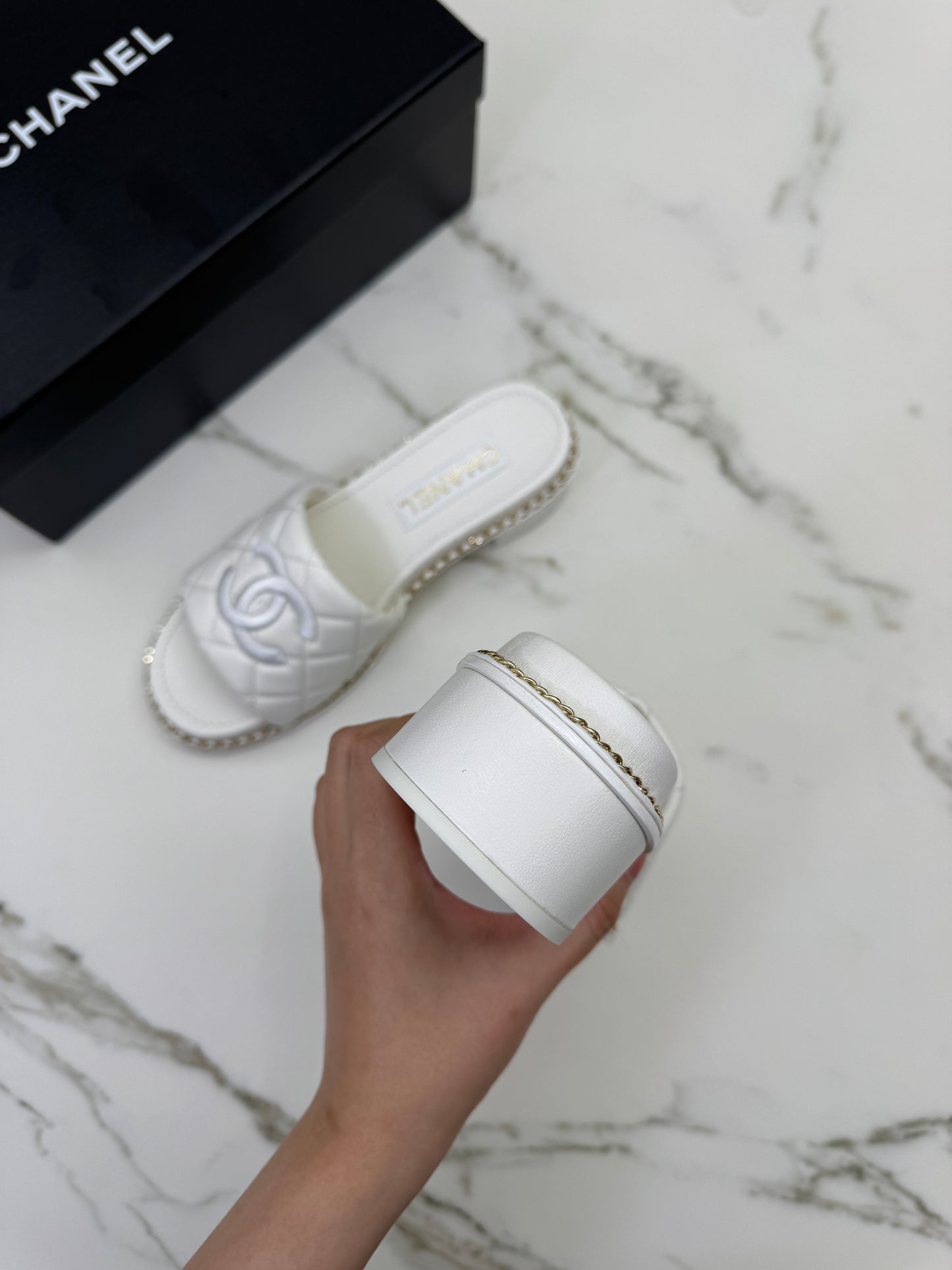 CHANEL 25P 粗跟拖鞋 白色