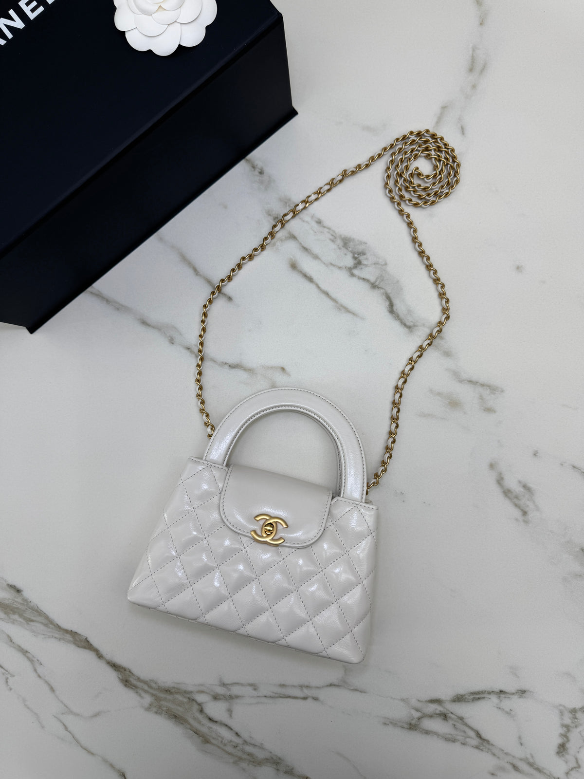 CHANEL Kelly 白色皺紋光面牛皮