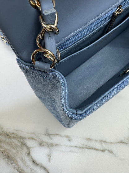 CHANEL 22B 淺藍牛仔 Mini CF20