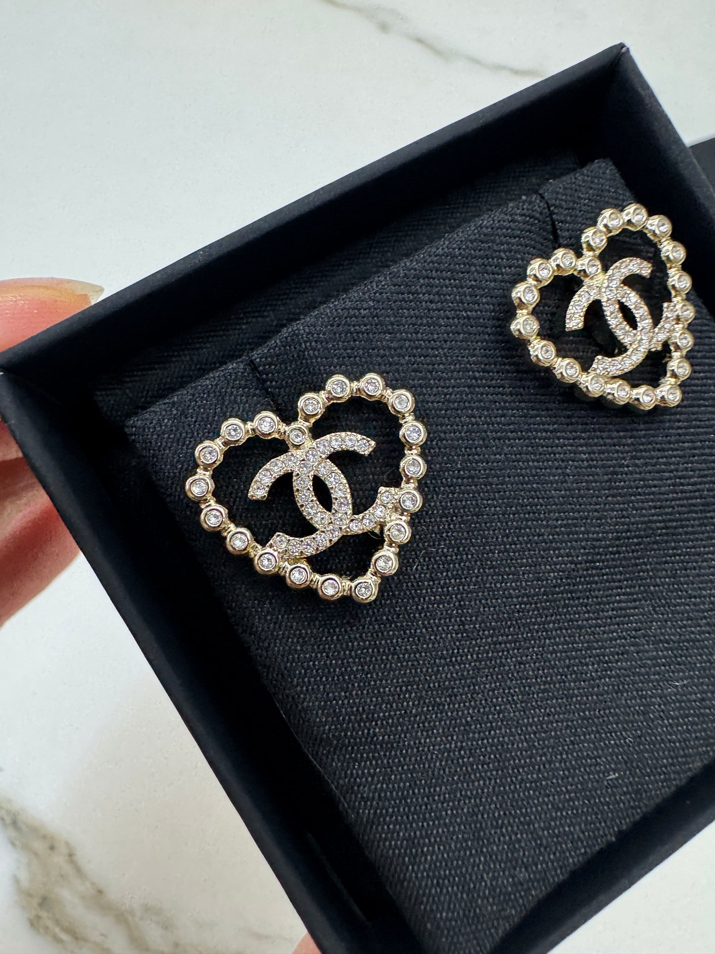 CHANEL 25P 淺金色心形鏤空耳環