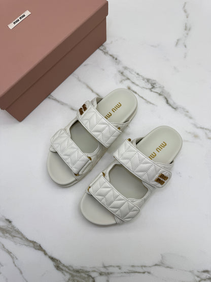 MIU MIU 魔術貼涼鞋 米白色羊皮