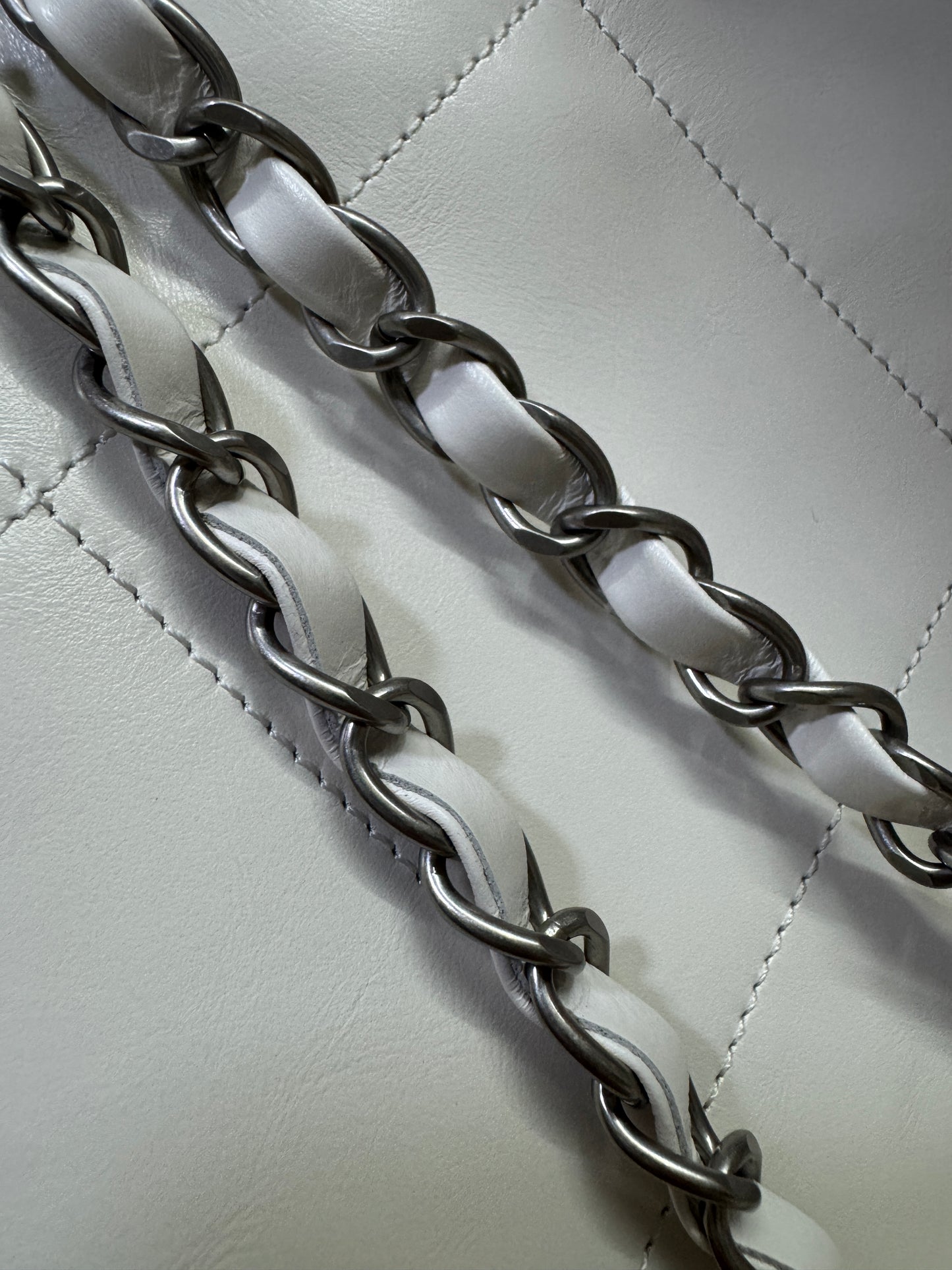 CHANEL 22 Bag Medium 白銀