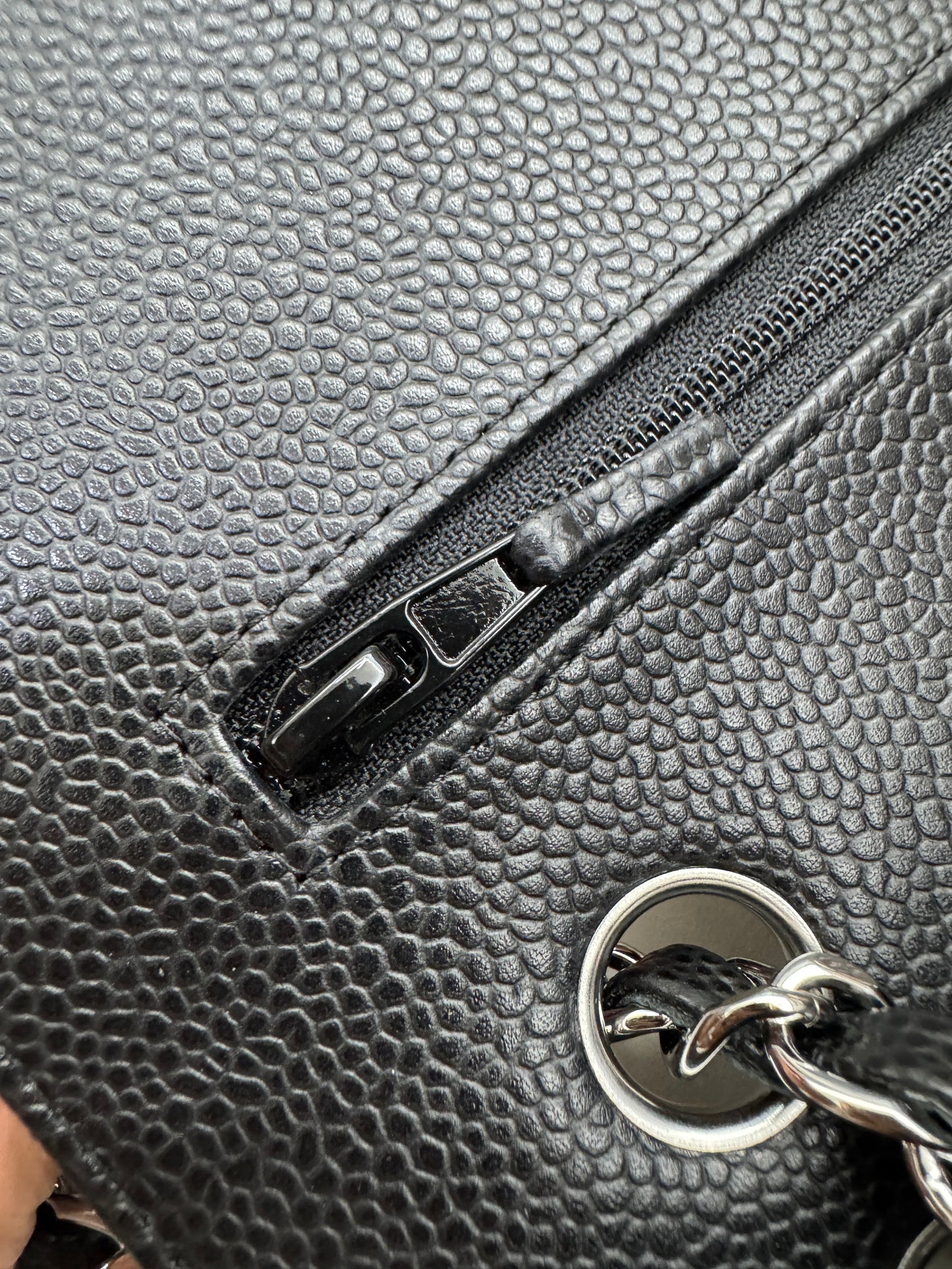 CHANEL CF25 Medium 黑銀牛