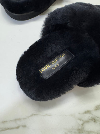 LV 黑色毛拖