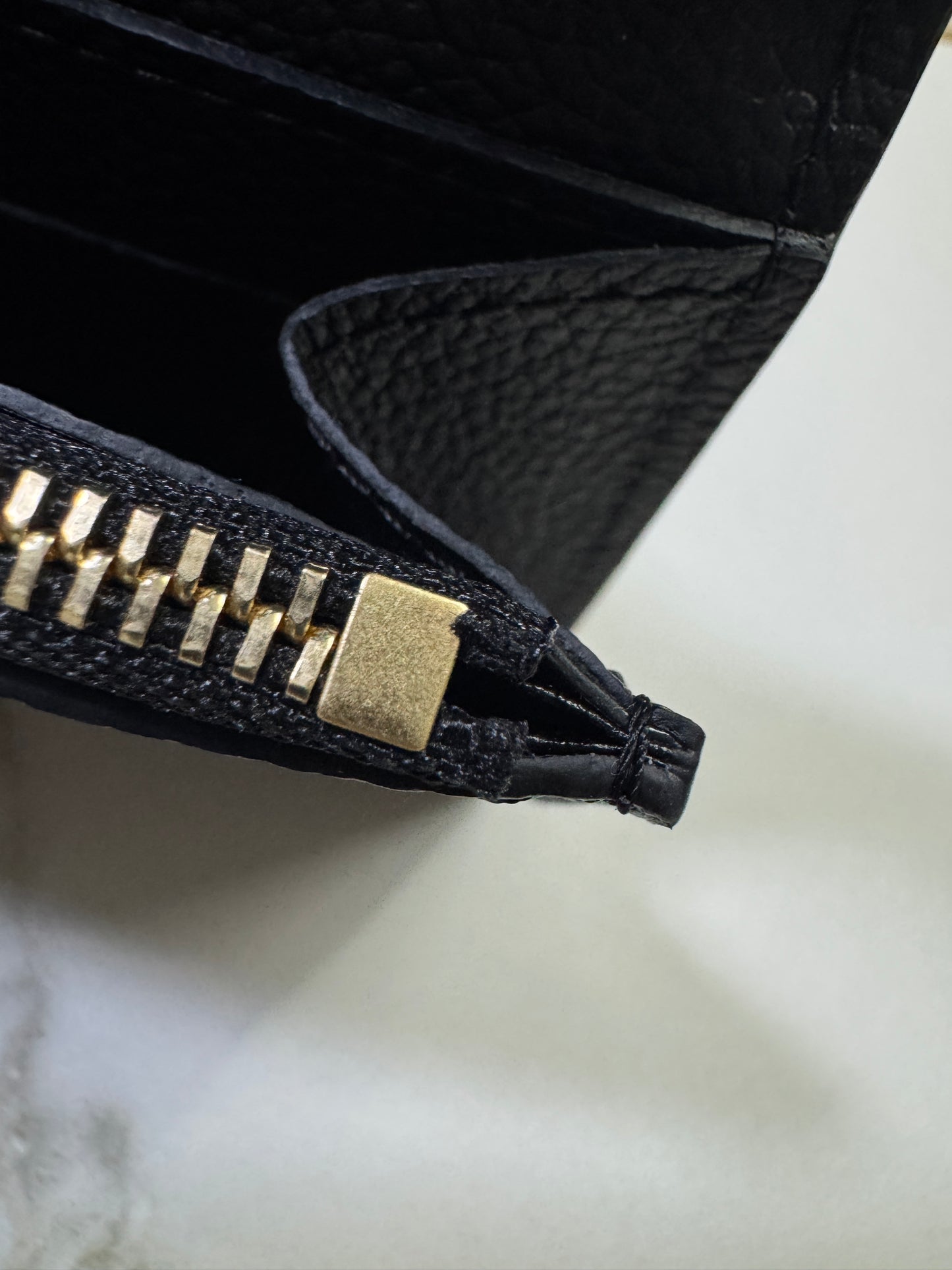 LV Rosalie 黑色全皮壓花零錢包