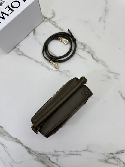 LOEWE Mini Puzzle 深卡其綠