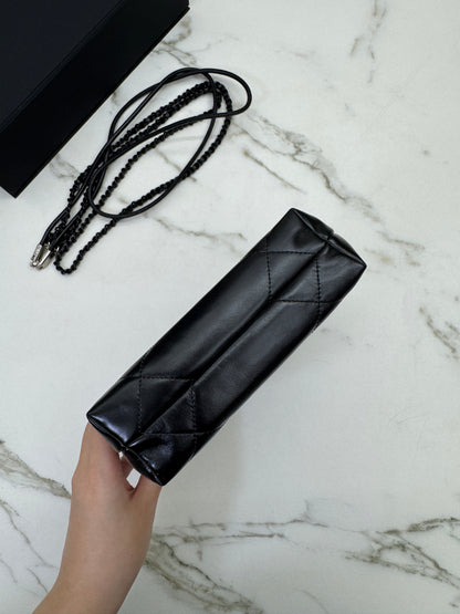 CHANEL Mini 22 Bag So Black 油蠟牛皮