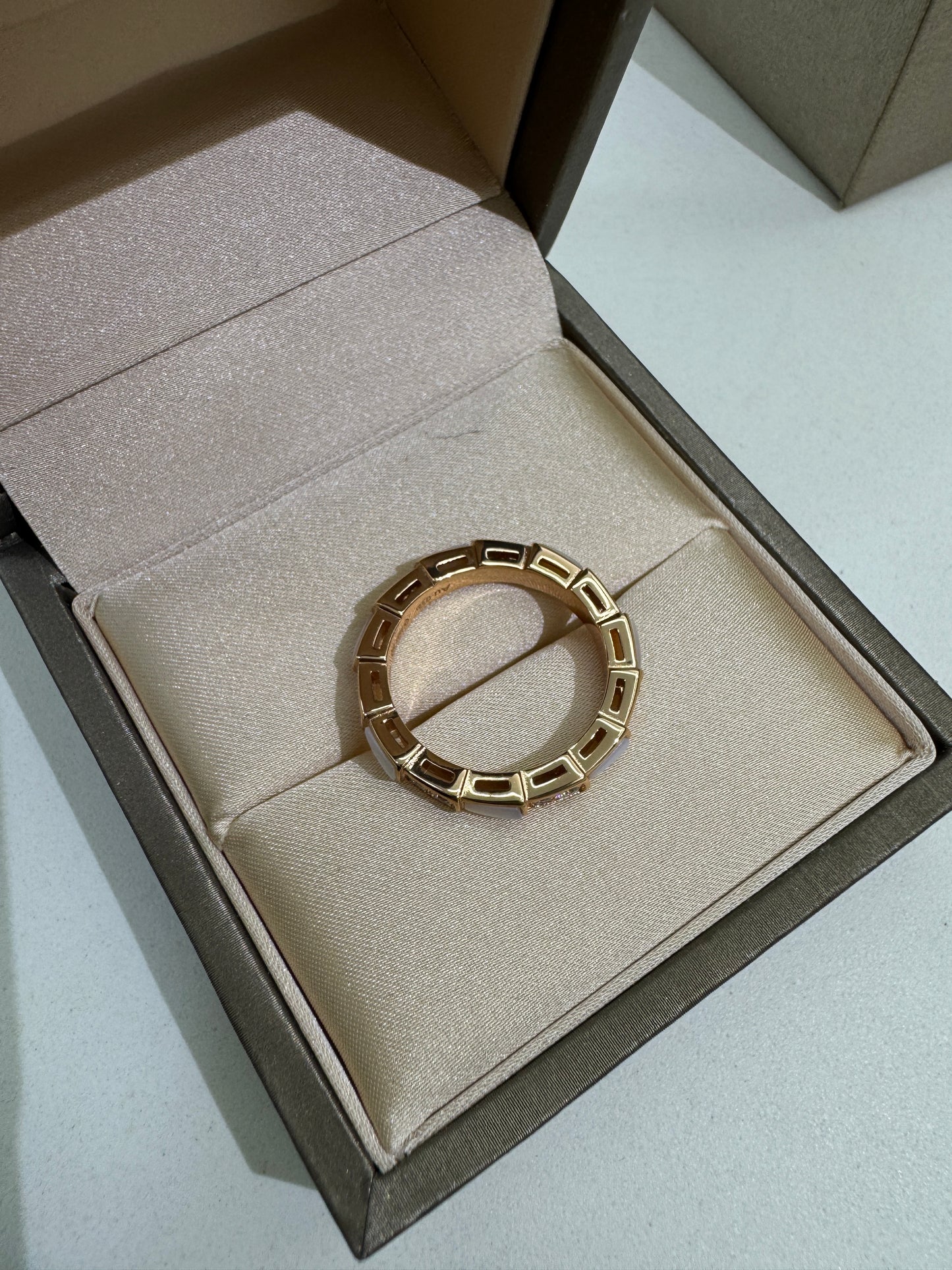 BVLGARI Serpenti 白貝母拼鑽 玫瑰金戒指