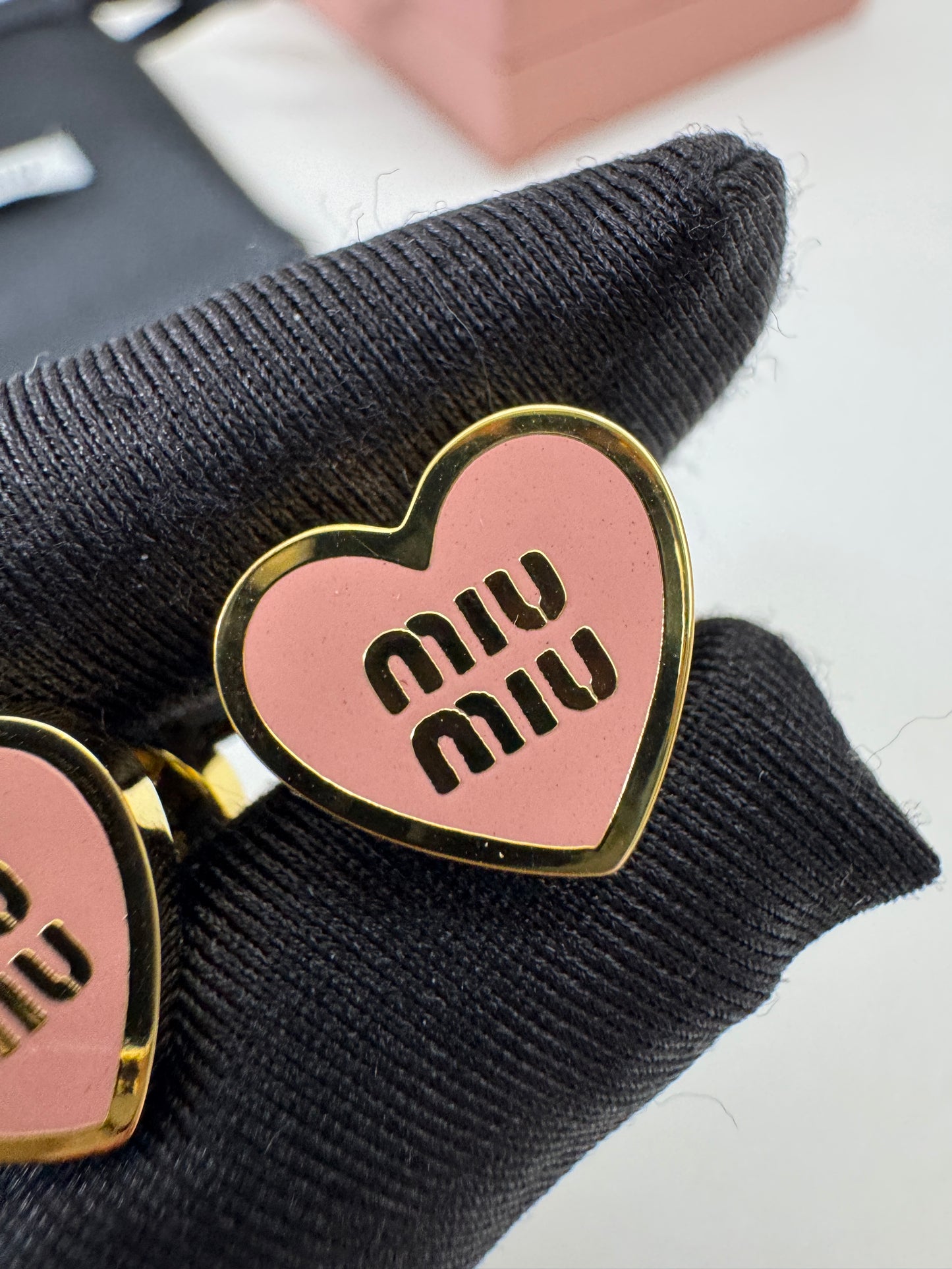 MIU MIU 粉紅色愛心耳環