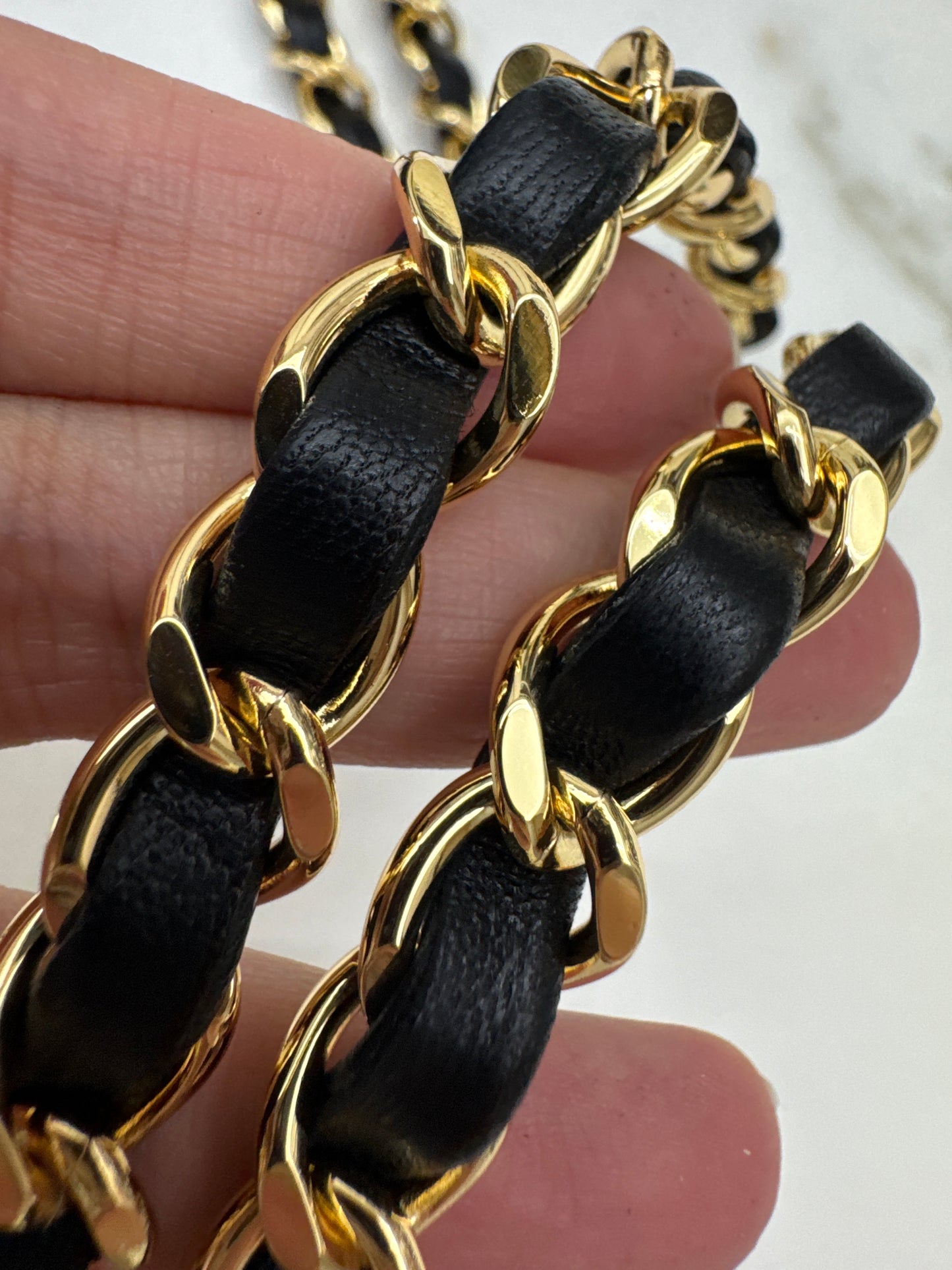 CHANEL CF25 Medium 黑金羊