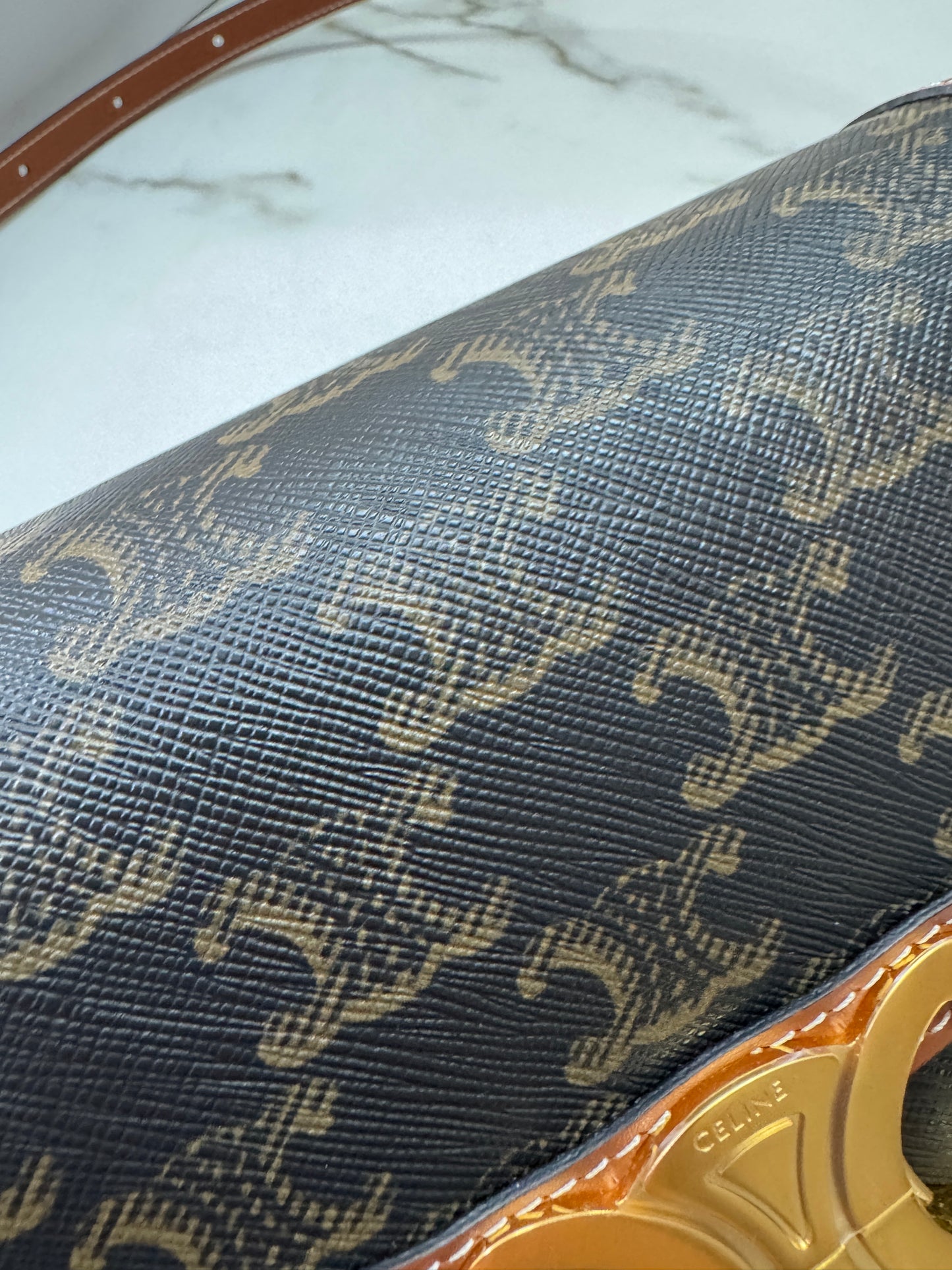 CELINE Triomphe Besace 凱旋門馬鞍包 老花Canvas