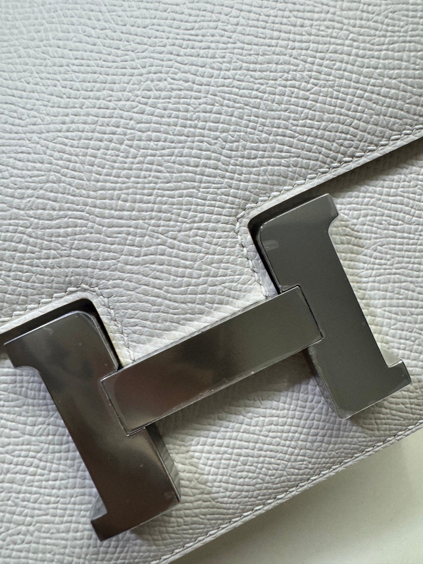 HERMES Mini Constance 奶灰色銀扣 Epsom M4 Gris Pale PHW