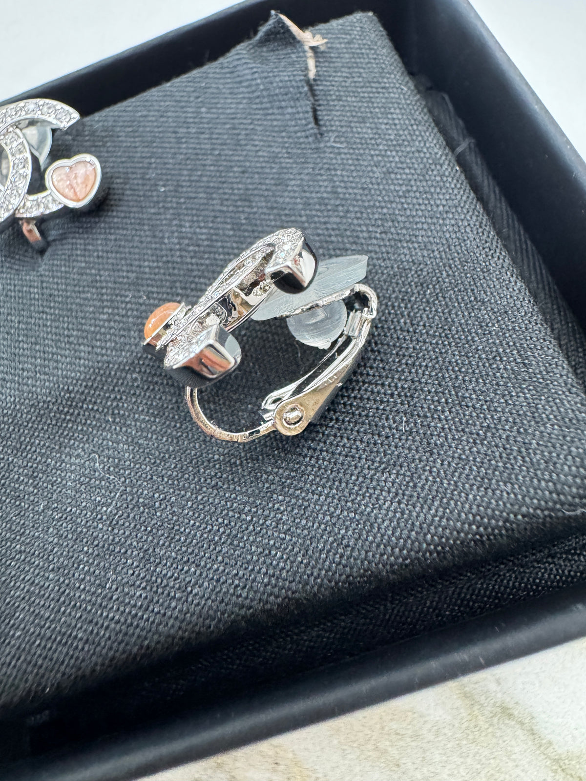 CHANEL 25P 粉色小愛心耳夾