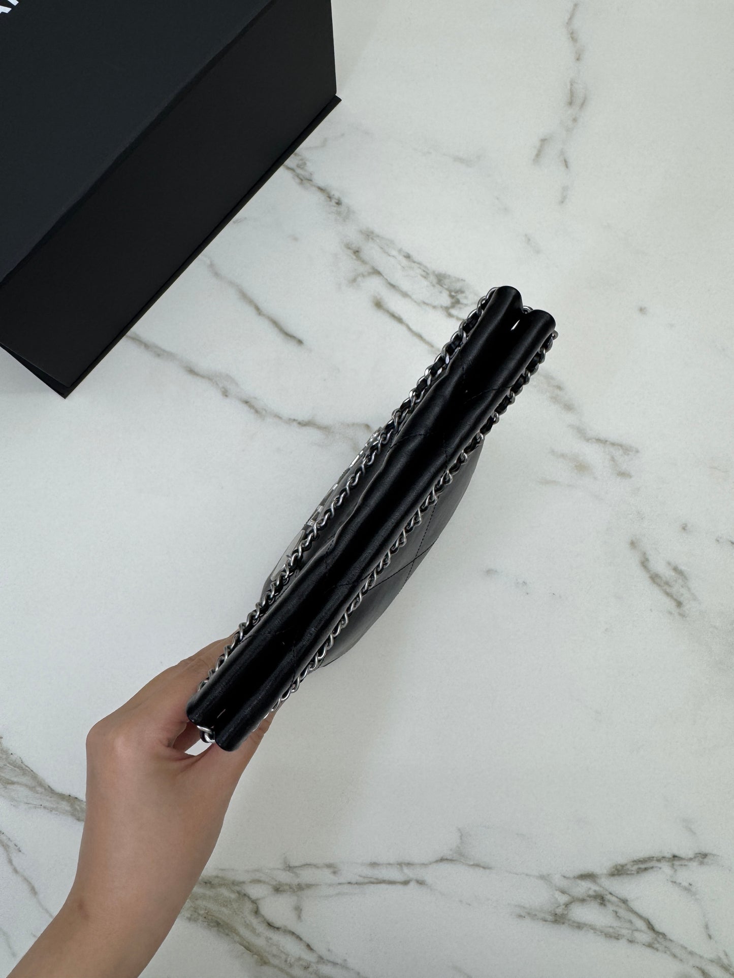 CHANEL Mini 22 Bag 黑銀 【同步最新磁吸扣版】