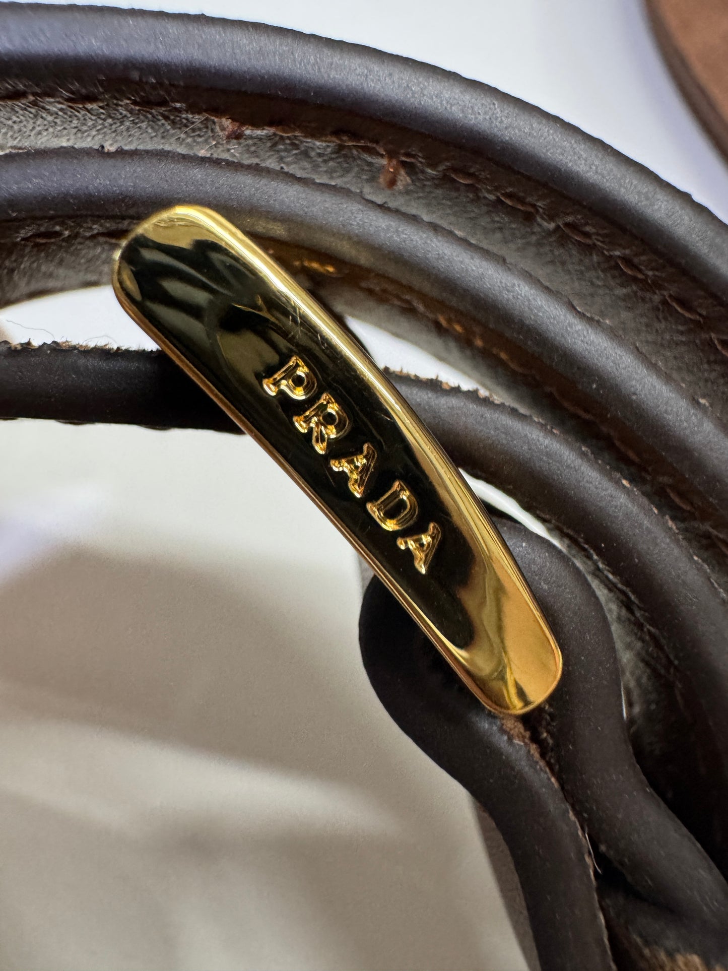 PRADA 半月包 麂皮棕色