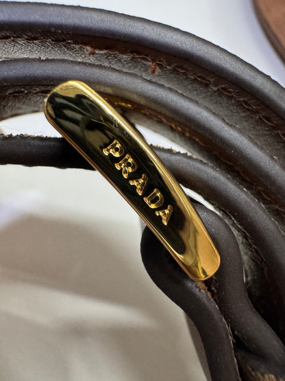 PRADA 半月包 麂皮棕色