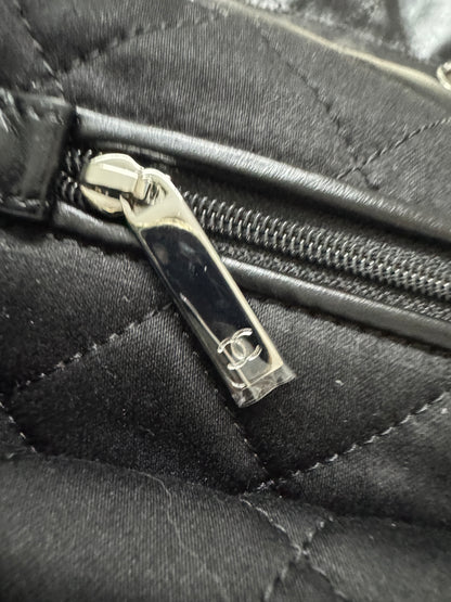 CHANEL 22 Bag Large So Black