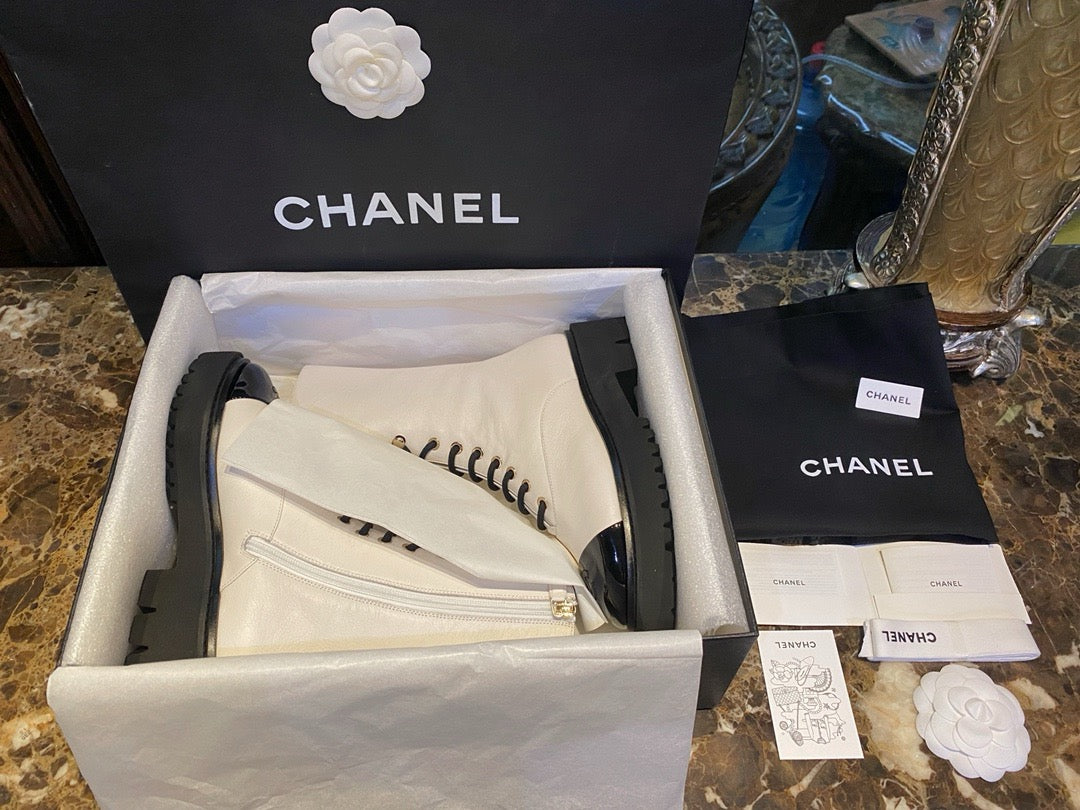 CHANEL 系帶馬丁靴 中筒 白色