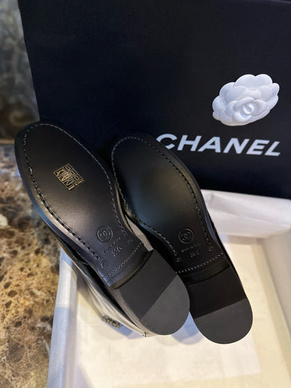CHANEL 皺漆皮短靴￼23A