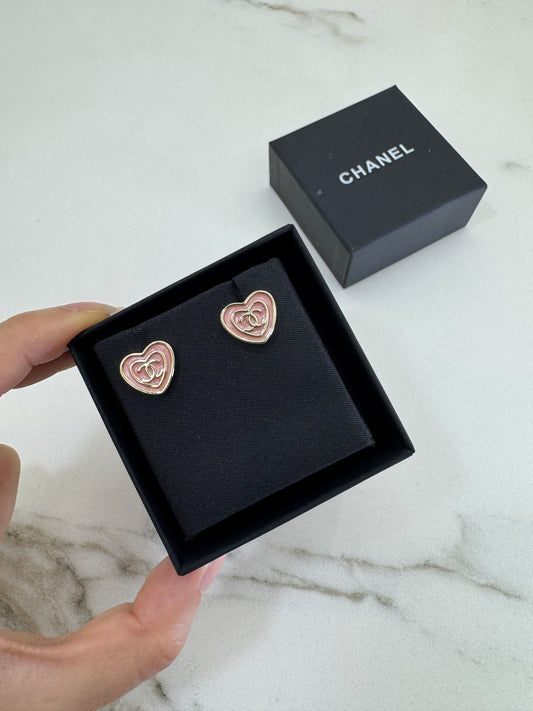CHANEL 24S粉紅色珠光愛心耳環